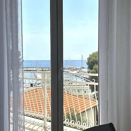 With Sea View And Air Conditioning Апартаменты Andora