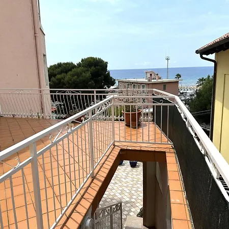 With Sea View And Air Conditioning Апартаменты Andora