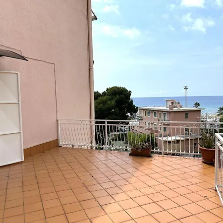 With Sea View And Air Conditioning Апартаменты *
